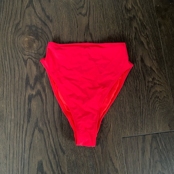 High leg high waiste bikini bottoms in neon red - Picture 4 of 5